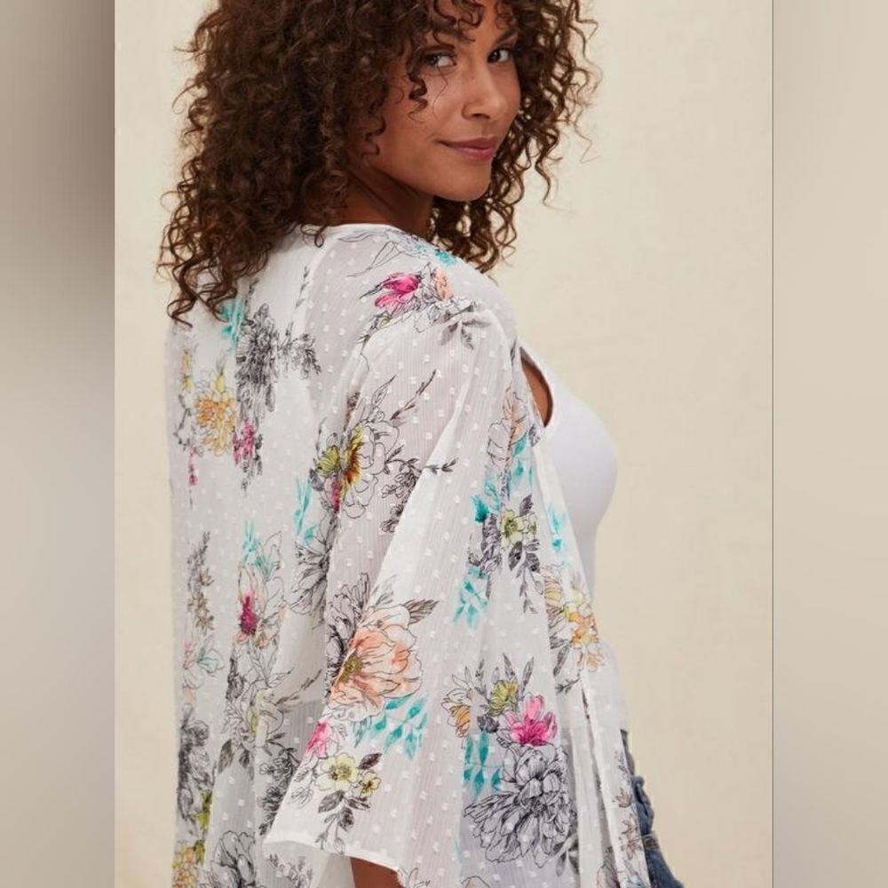 Torrid Women's White Floral Swiss Dot Hi-Low Kimono Size 1/2 - Picture 10 of 10